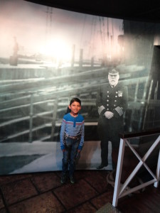 Fotografía 2. Exposición temporal “El Titanic” Parque Guanajuato Bicentenario. Foto por G. Gómez, aparece el autor.