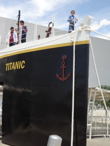 Fotografía 3. Exposición temporal “El Titanic” Parque Guanajuato Bicentenario. Foto por G. Gómez, aparece el autor.