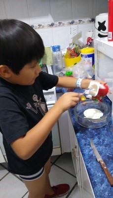 preparando paletas de yoghurtT