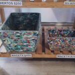 Maceta a la venta en banco de tapitas realizado con plástico reciclado